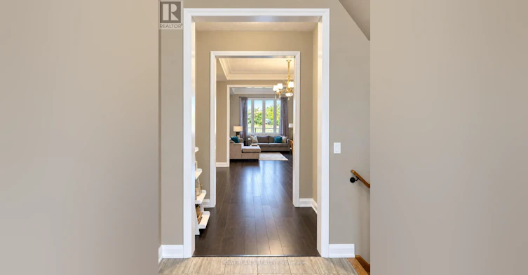 9 Cyprus Glen, East Gwillimbury, ON, L9N 0S9 - 4