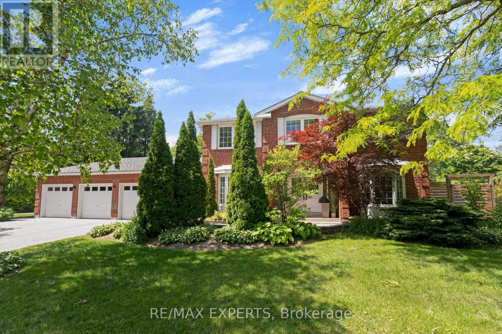 160 Burton Grove, King, ON, L7B 1C7