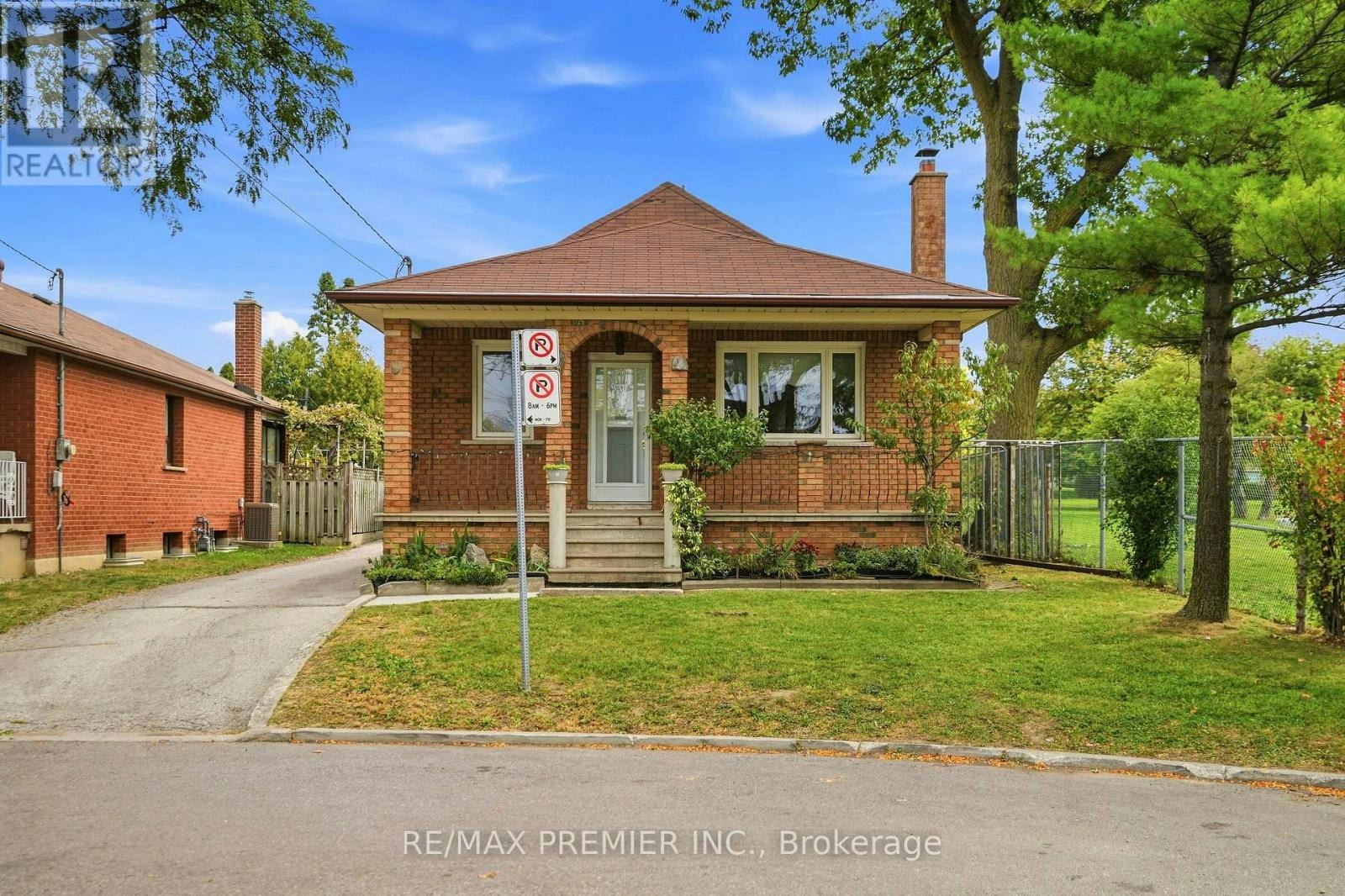 1 Mayo Drive, Toronto, ON, M6L 2X1