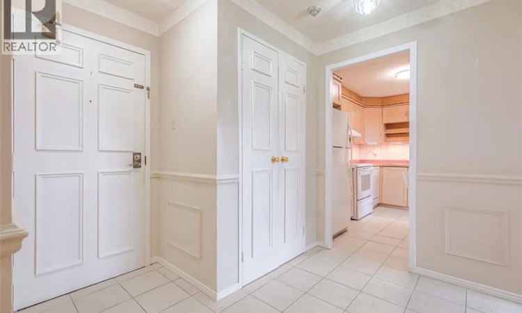 612-3695 Kaneff Crescent