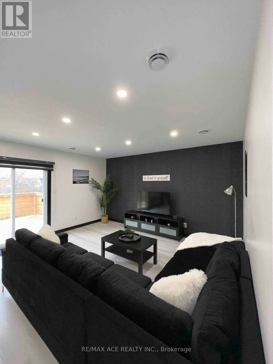 2-4985 Crysler Avenue, Niagara Falls, ON, L2E 3W6 - 5