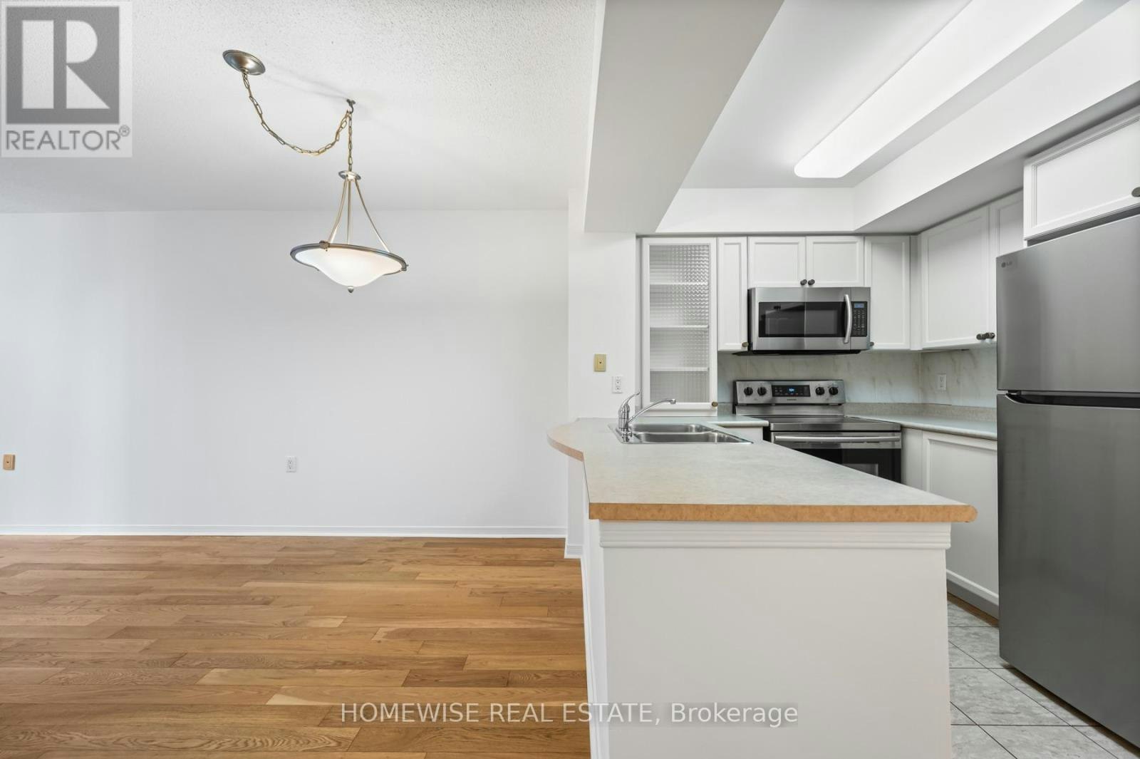 601-388 Bloor Street E, Toronto, ON, M4W 3W9 - 3