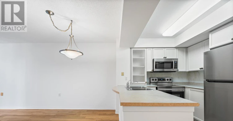 601-388 Bloor Street E, Toronto, ON, M4W 3W9 - 3