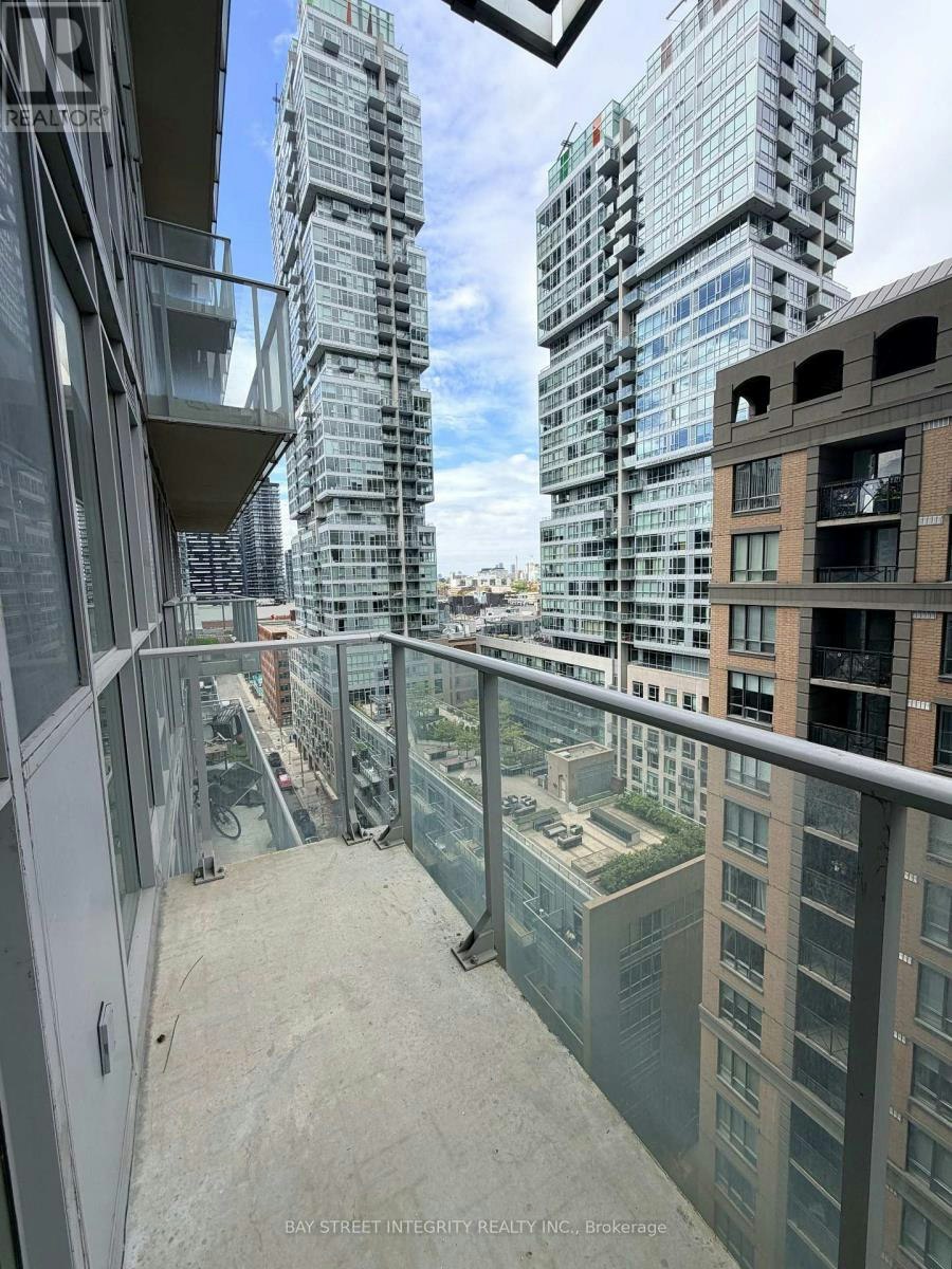 1405-126 Simcoe Street, Toronto, ON, M5H 4E6 - 11
