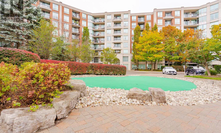 815-28 William Carson Crescent