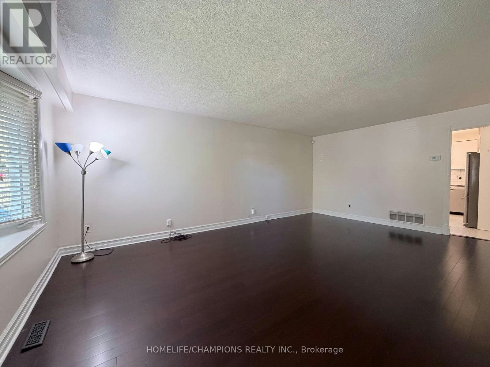 1143 Valley Court, Oshawa, ON, L1J 3M4 - 4