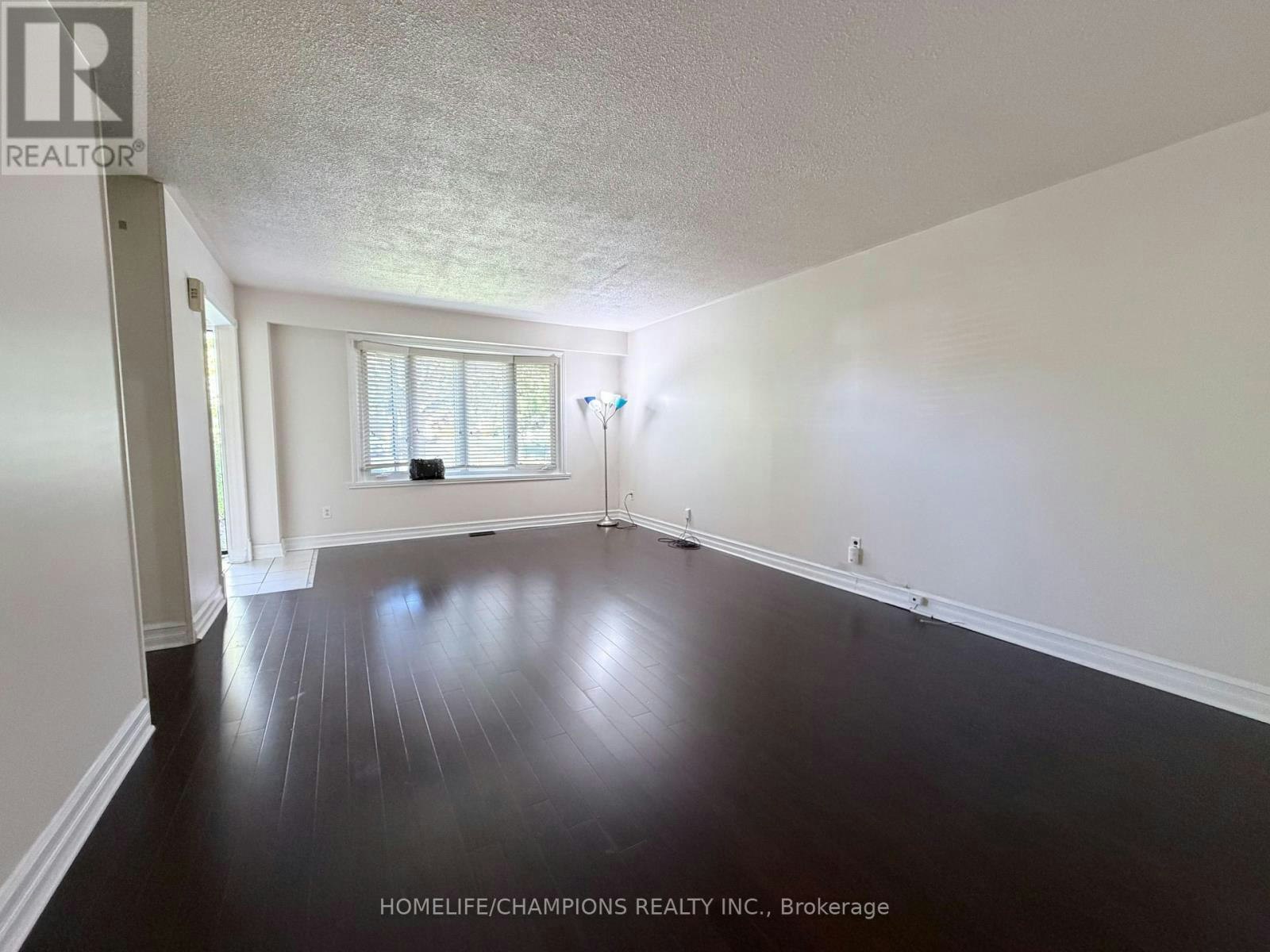 1143 Valley Court, Oshawa, ON, L1J 3M4 - 2