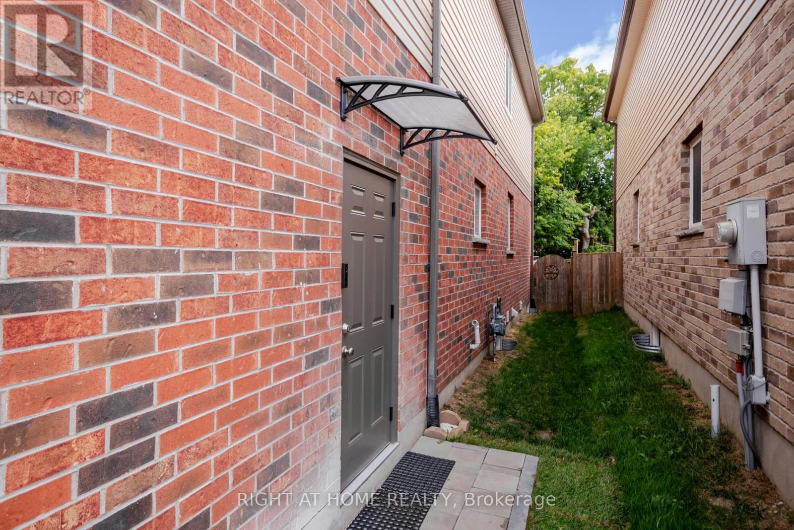 1253 Howlett Circle, London, ON, N5X 0K5 - 2