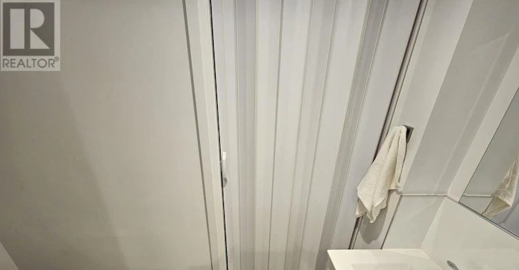 11 Edison Circle, Toronto, ON, M6L 2L3 - 14