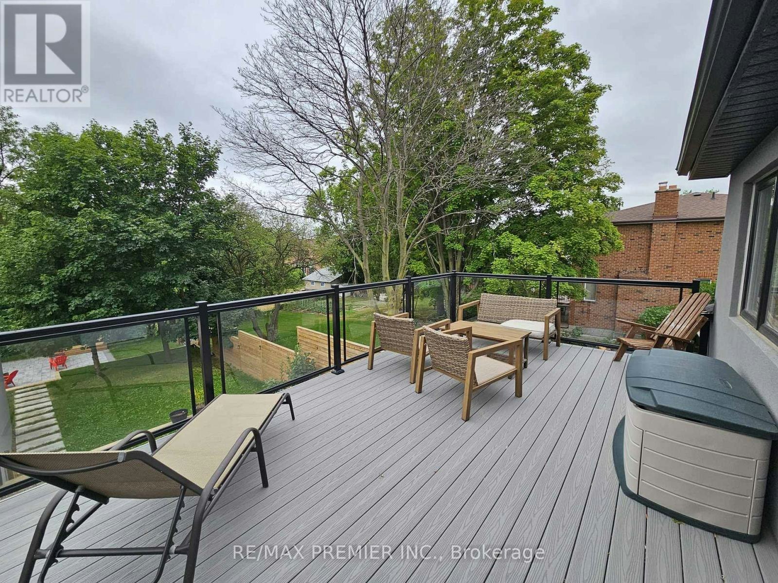 11 Edison Circle, Toronto, ON, M6L 2L3 - 26