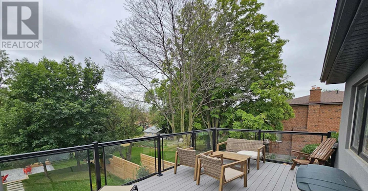 11 Edison Circle, Toronto, ON, M6L 2L3 - 26