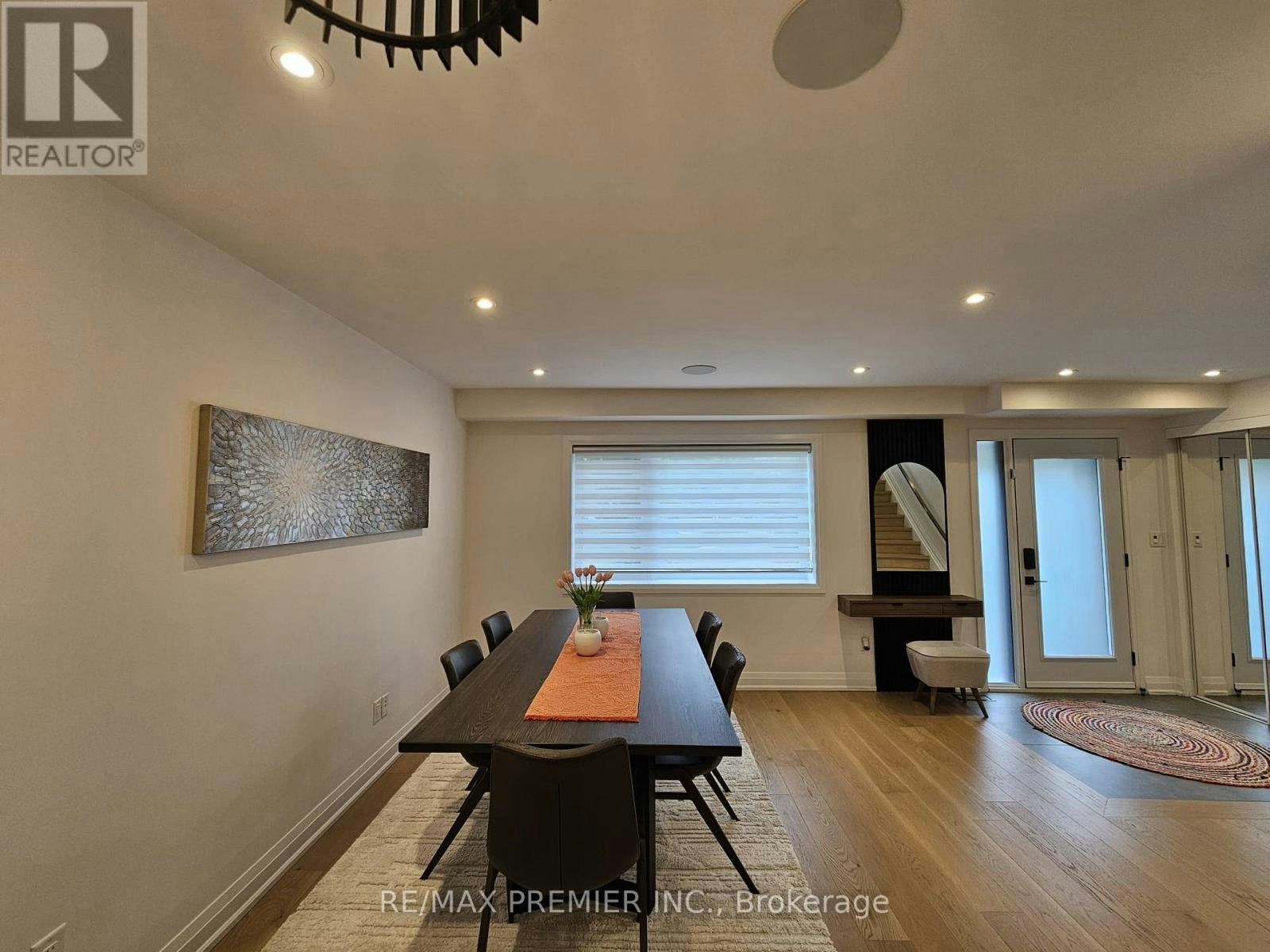 11 Edison Circle, Toronto, ON, M6L 2L3 - 5