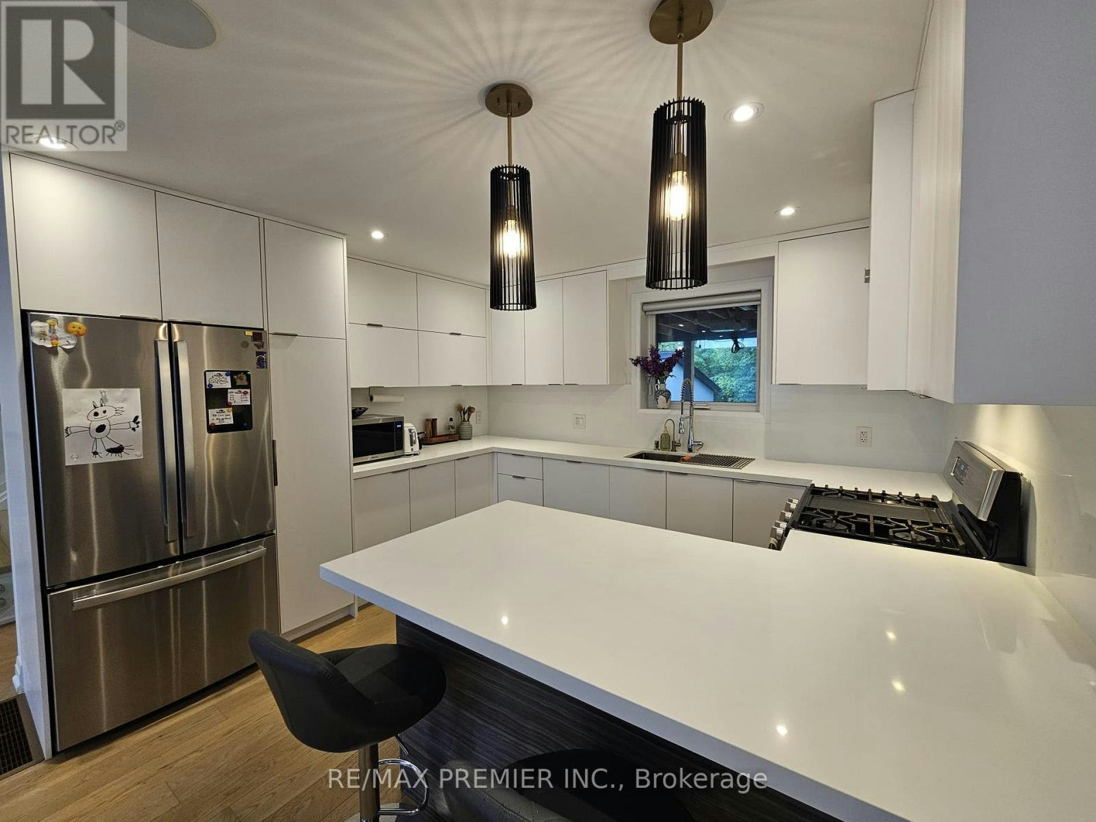 11 Edison Circle, Toronto, ON, M6L 2L3 - 10