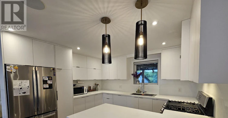 11 Edison Circle, Toronto, ON, M6L 2L3 - 10