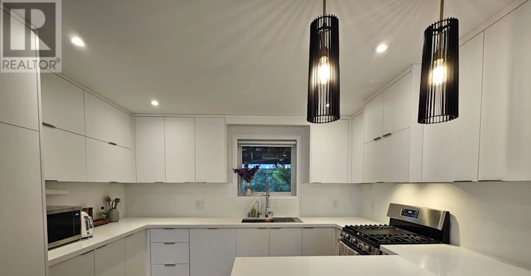 11 Edison Circle, Toronto, ON, M6L 2L3 - 9