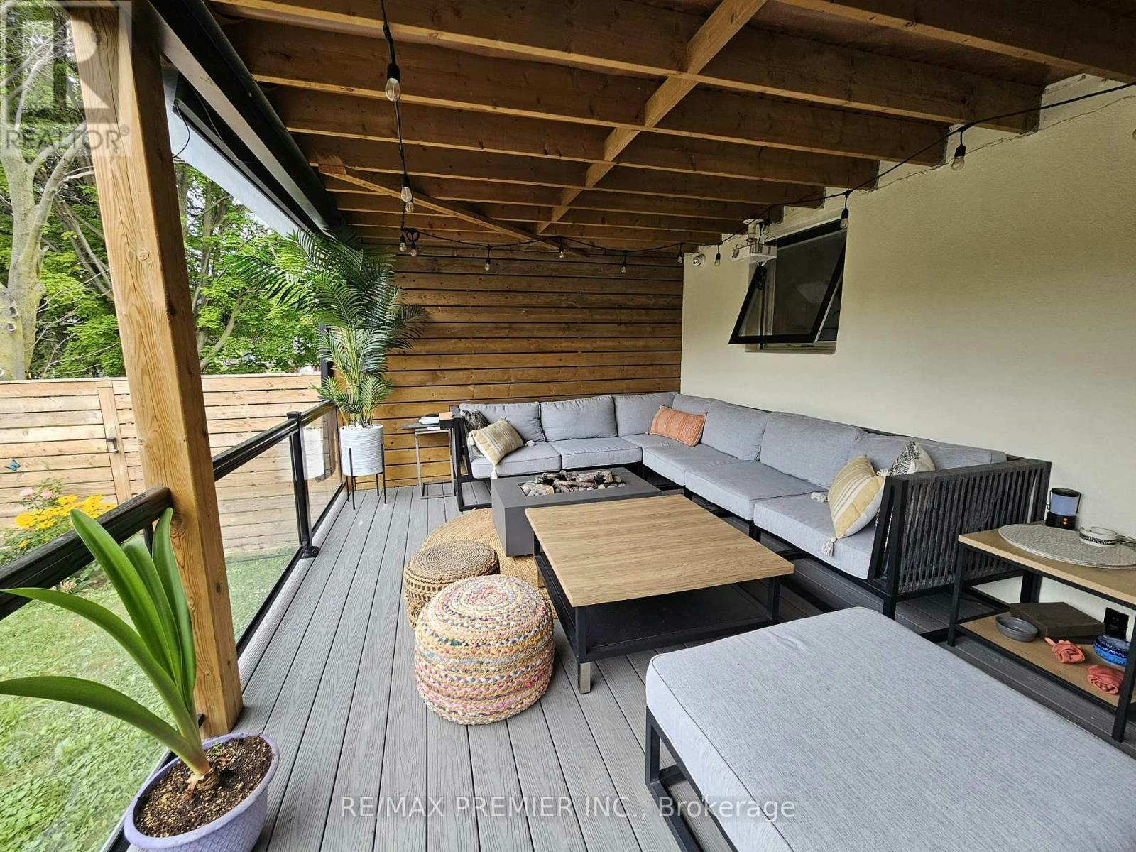 11 Edison Circle, Toronto, ON, M6L 2L3 - 28