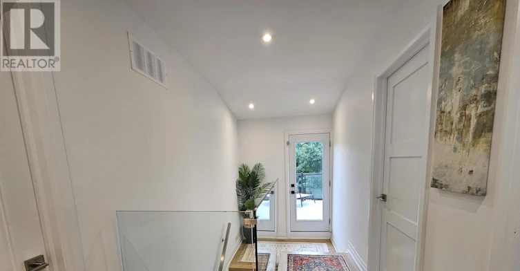 11 Edison Circle, Toronto, ON, M6L 2L3 - 16