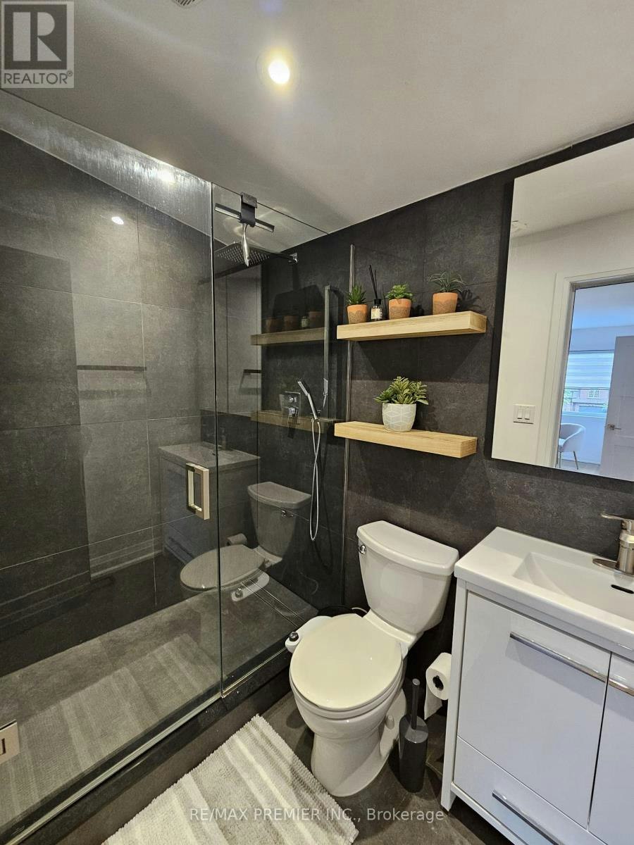 11 Edison Circle, Toronto, ON, M6L 2L3 - 19