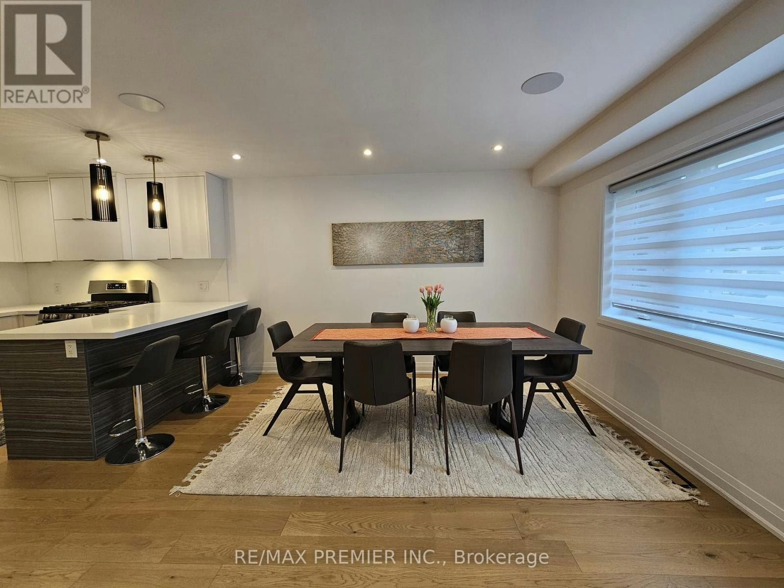 11 Edison Circle, Toronto, ON, M6L 2L3 - 8