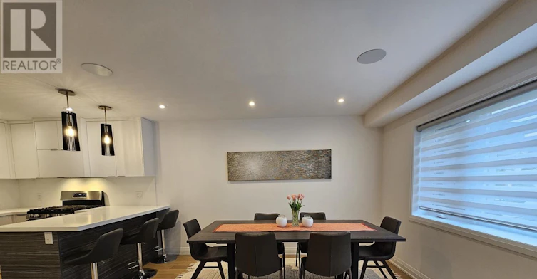 11 Edison Circle, Toronto, ON, M6L 2L3 - 8