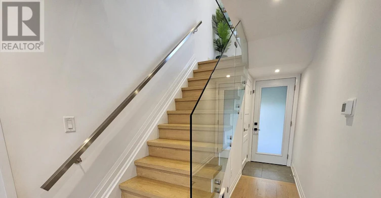 11 Edison Circle, Toronto, ON, M6L 2L3 - 13