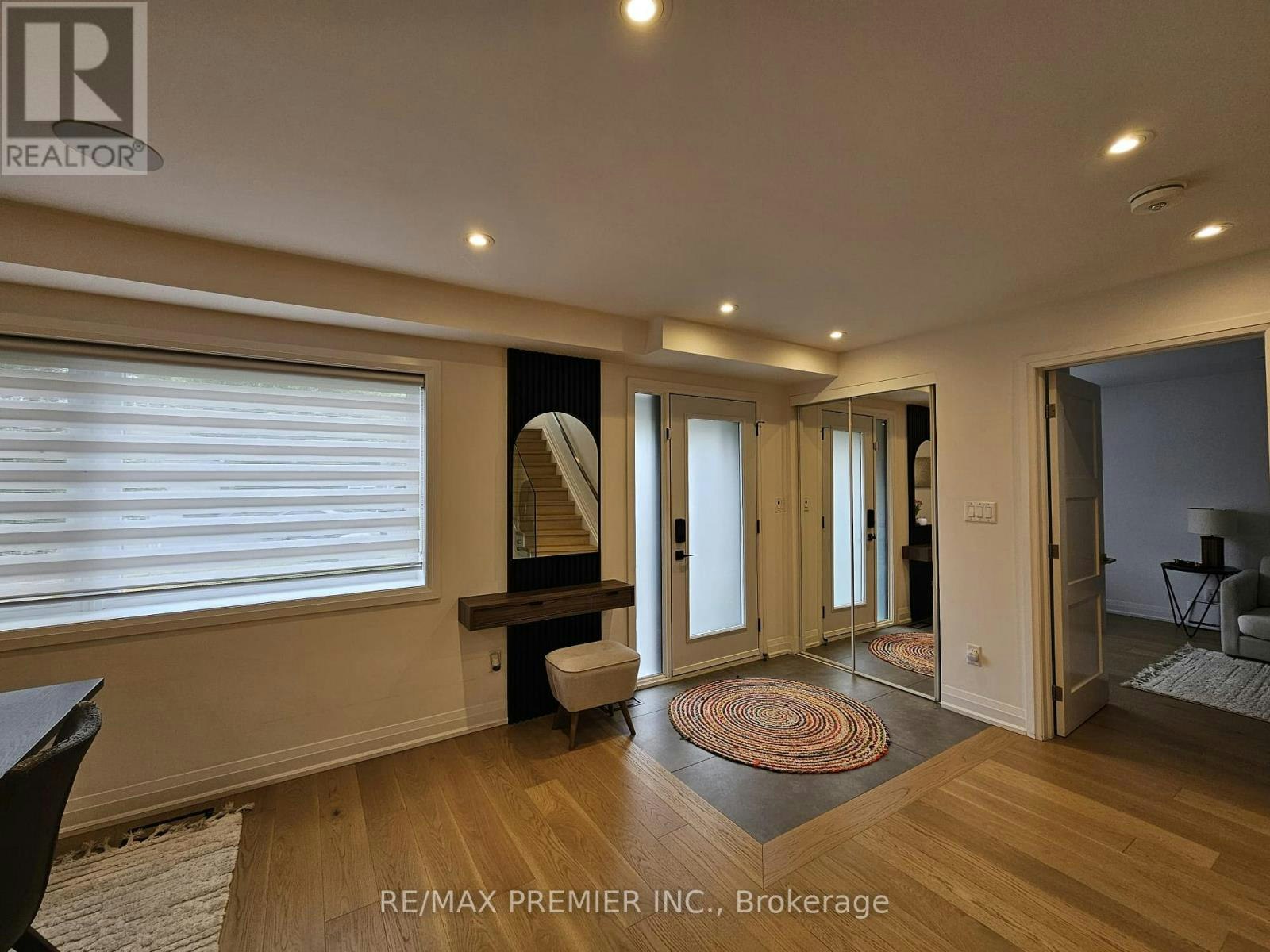 11 Edison Circle, Toronto, ON, M6L 2L3 - 4