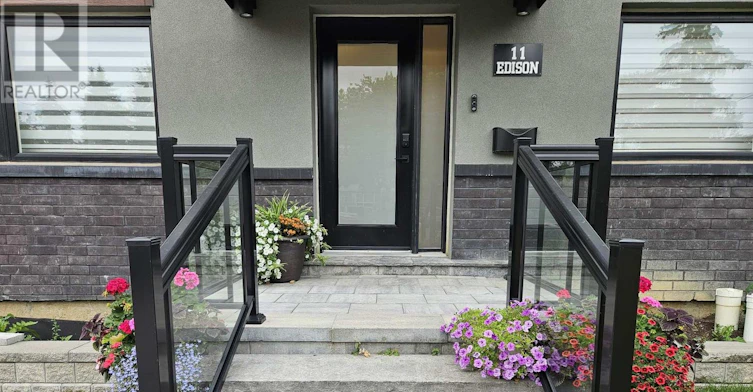 11 Edison Circle, Toronto, ON, M6L 2L3 - 3