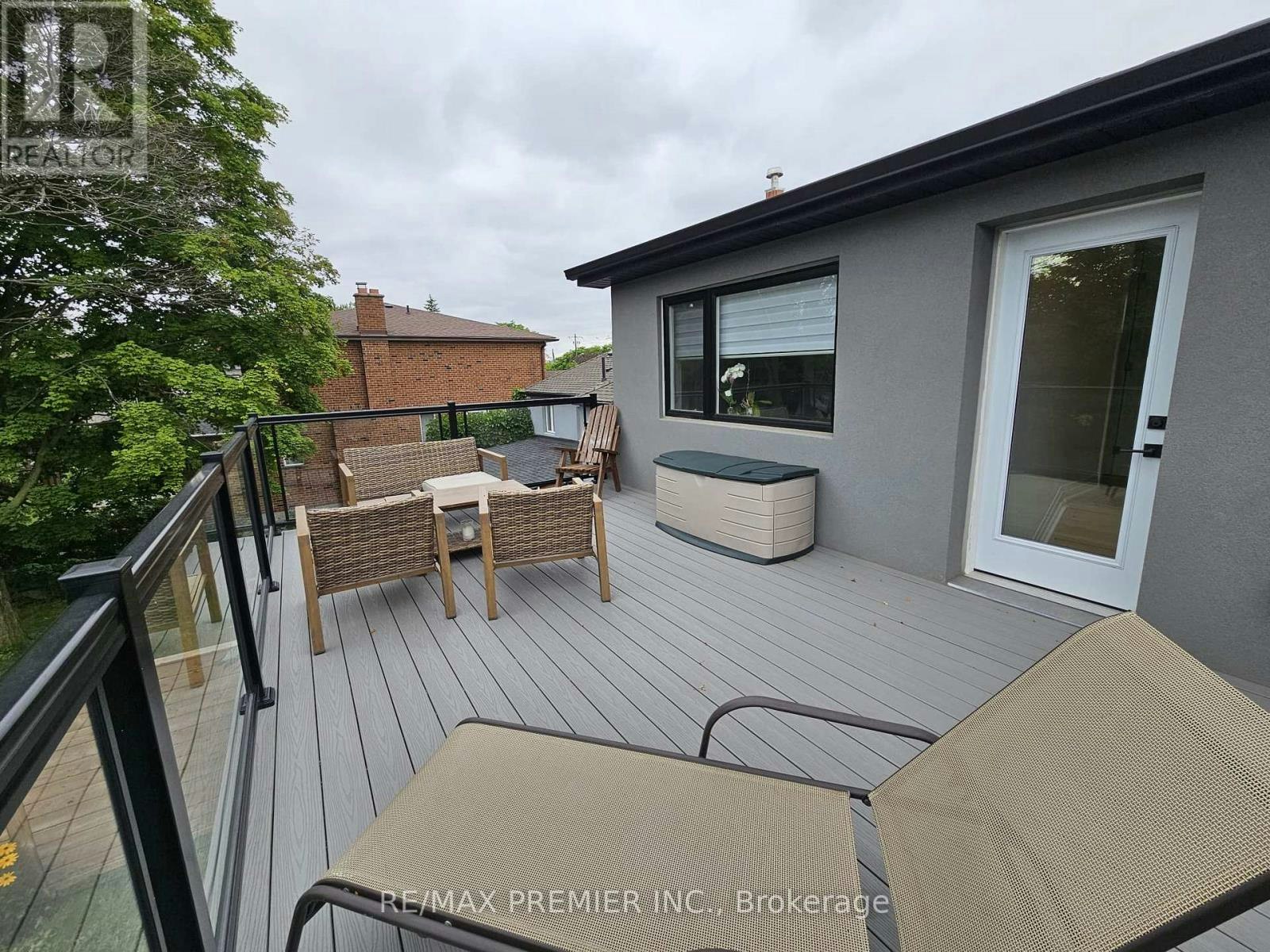 11 Edison Circle, Toronto, ON, M6L 2L3 - 25