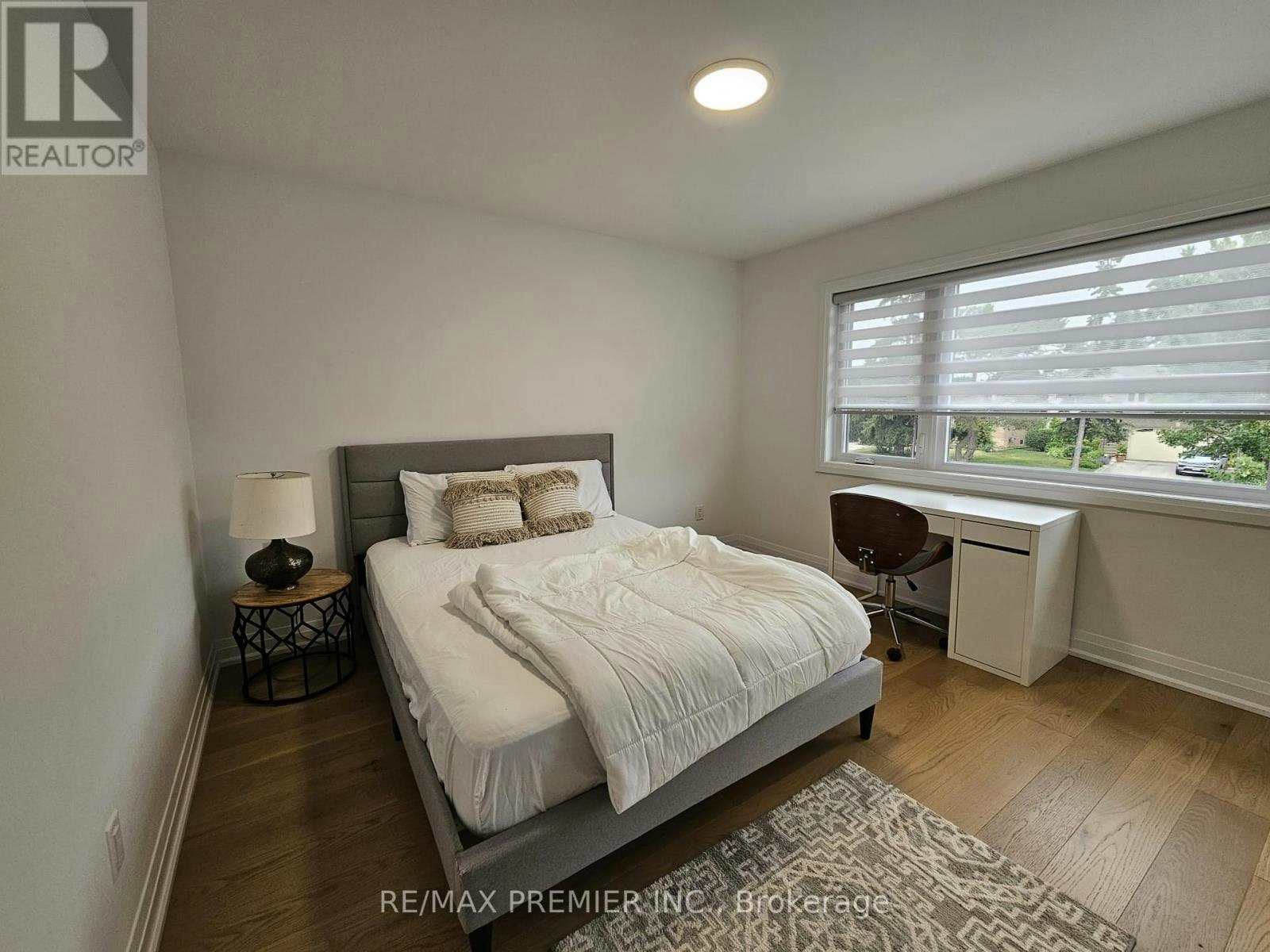 11 Edison Circle, Toronto, ON, M6L 2L3 - 24