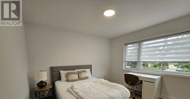 11 Edison Circle, Toronto, ON, M6L 2L3 - 24
