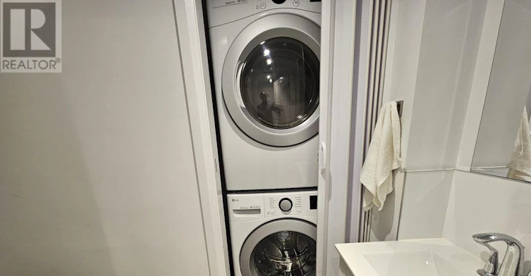 11 Edison Circle, Toronto, ON, M6L 2L3 - 15