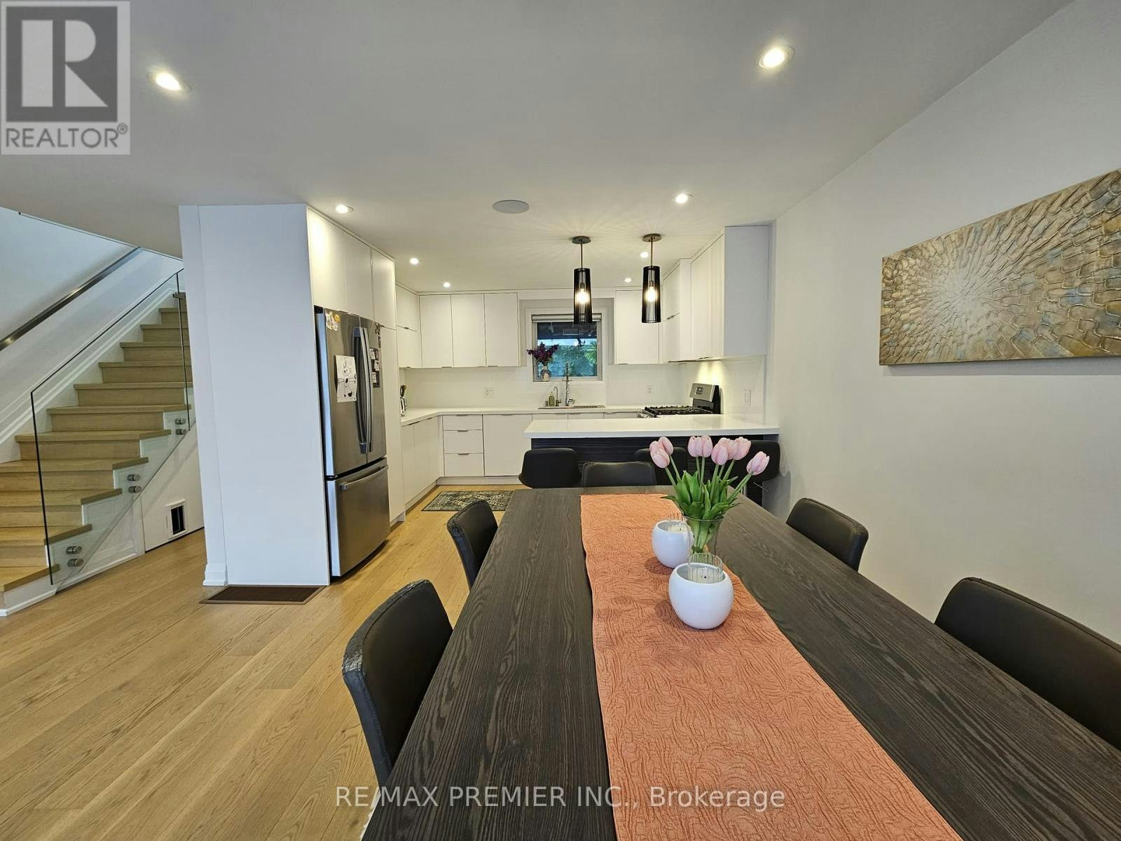11 Edison Circle, Toronto, ON, M6L 2L3 - 6
