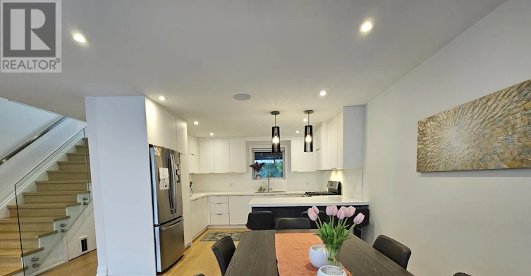 11 Edison Circle, Toronto, ON, M6L 2L3 - 6