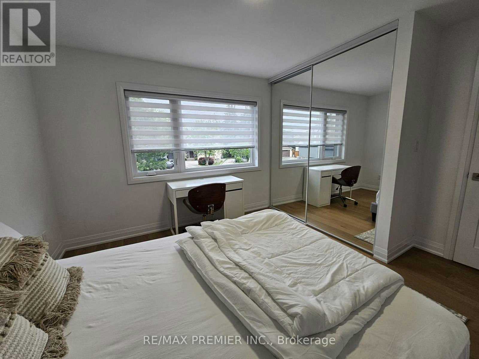 11 Edison Circle, Toronto, ON, M6L 2L3 - 23