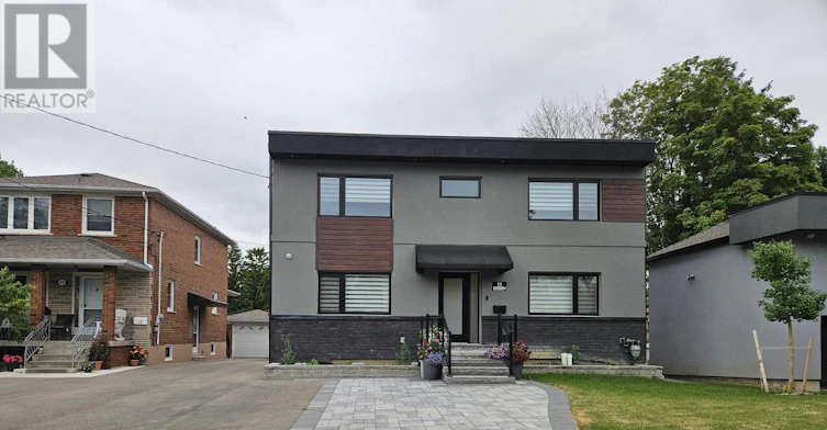 11 Edison Circle, Toronto, ON, M6L 2L3