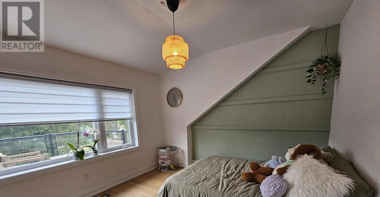 11 Edison Circle, Toronto, ON, M6L 2L3 - 22