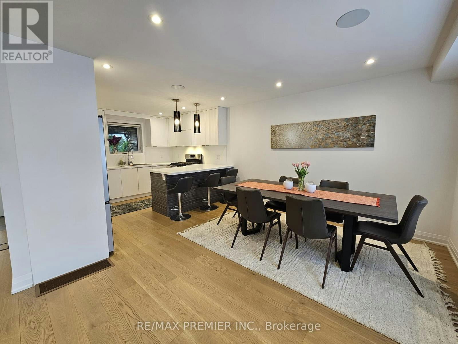 11 Edison Circle, Toronto, ON, M6L 2L3 - 7