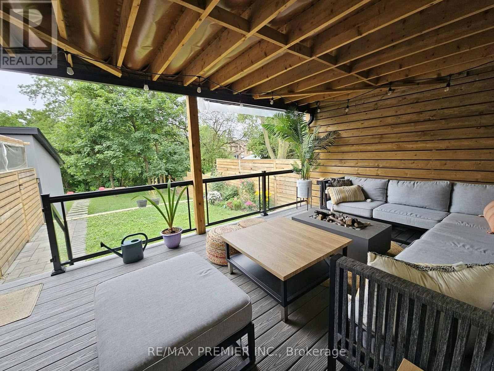 11 Edison Circle, Toronto, ON, M6L 2L3 - 27