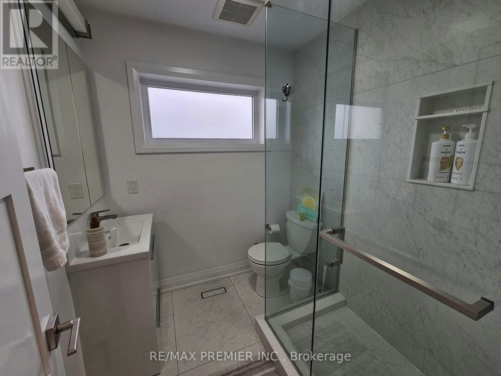 11 Edison Circle, Toronto, ON, M6L 2L3 - 20