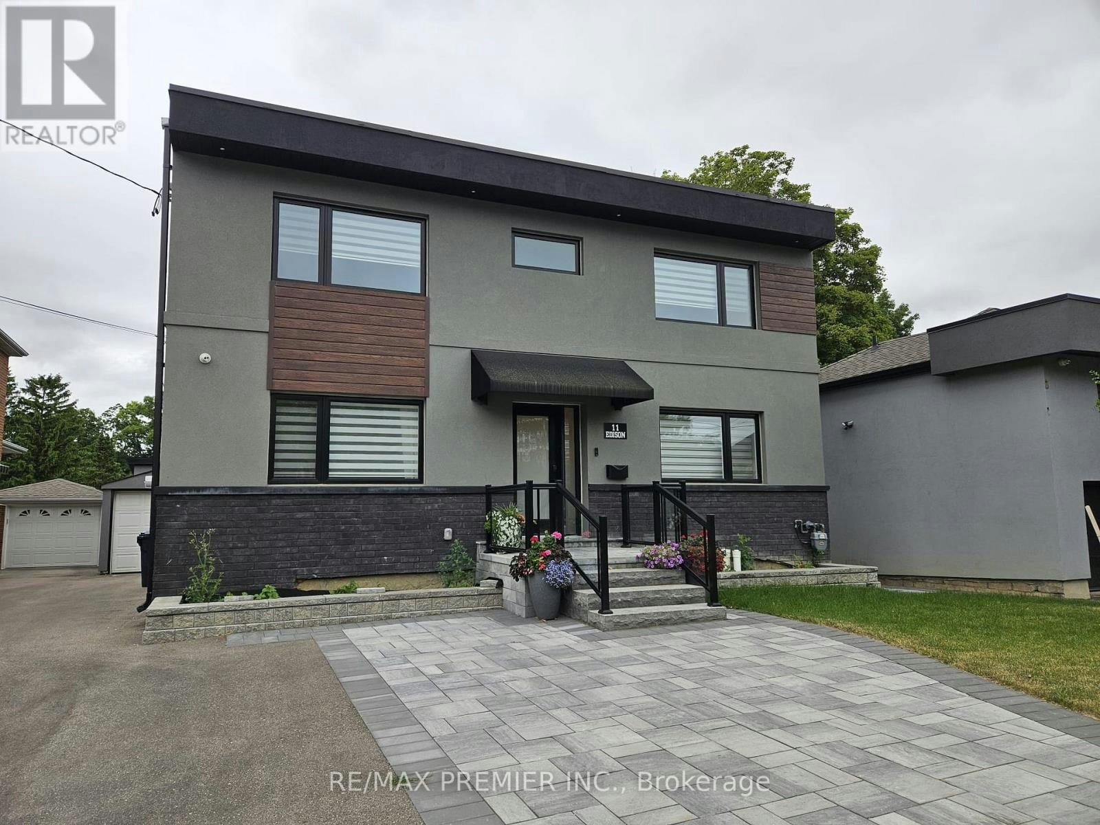 11 Edison Circle, Toronto, ON, M6L 2L3 - 2