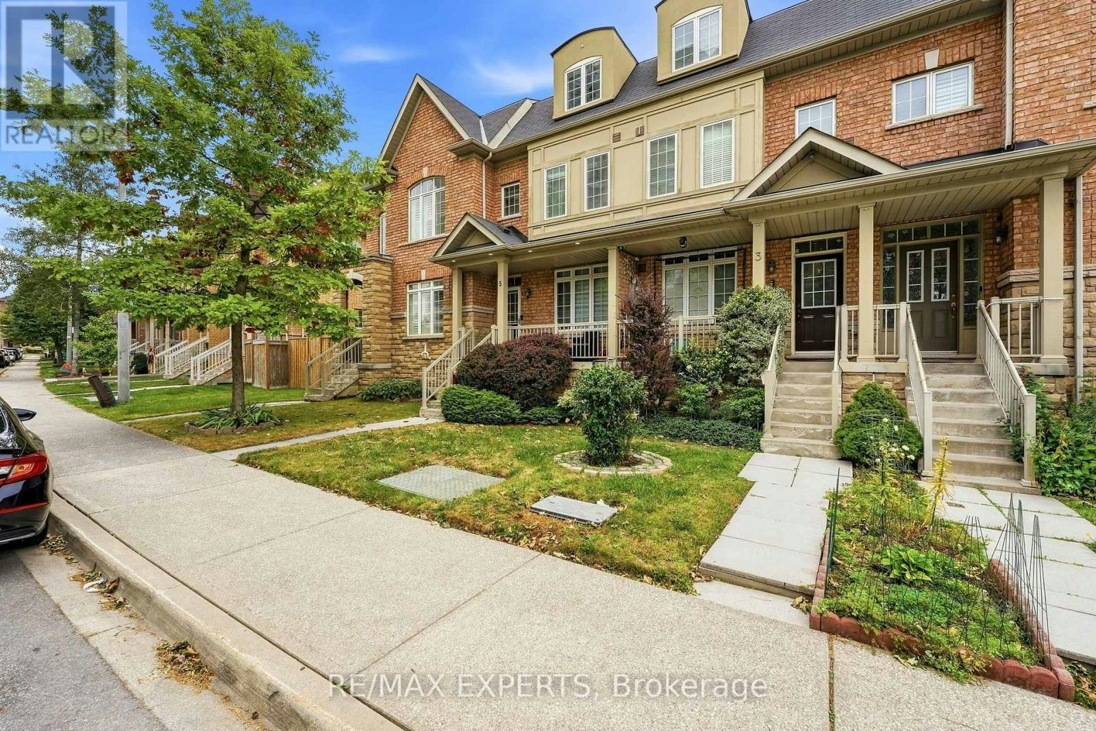 5 Parrotta Drive, Toronto, ON, M9M 0B4