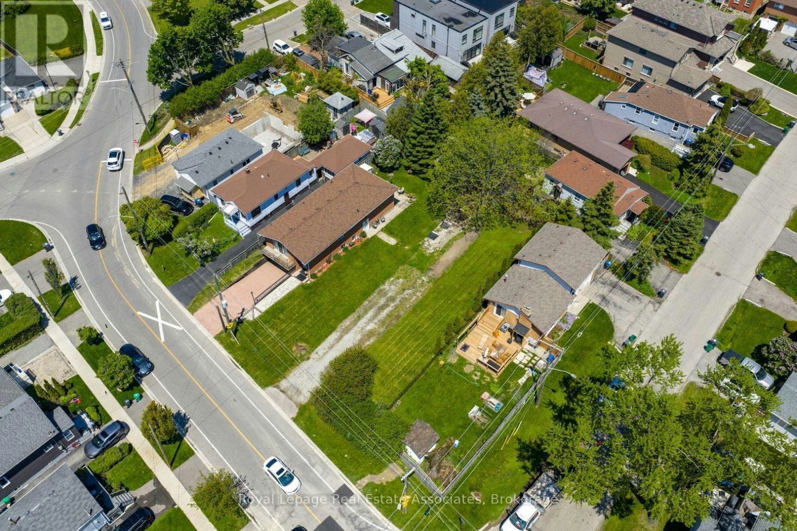 1067 Alexandra Avenue, Mississauga, ON, L5E 2A1