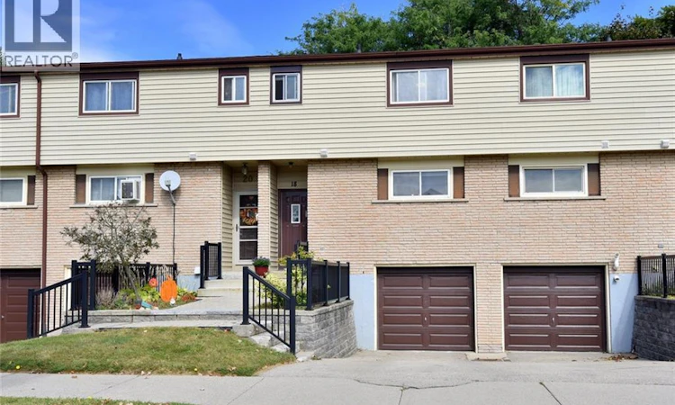 18 Claudette Gate