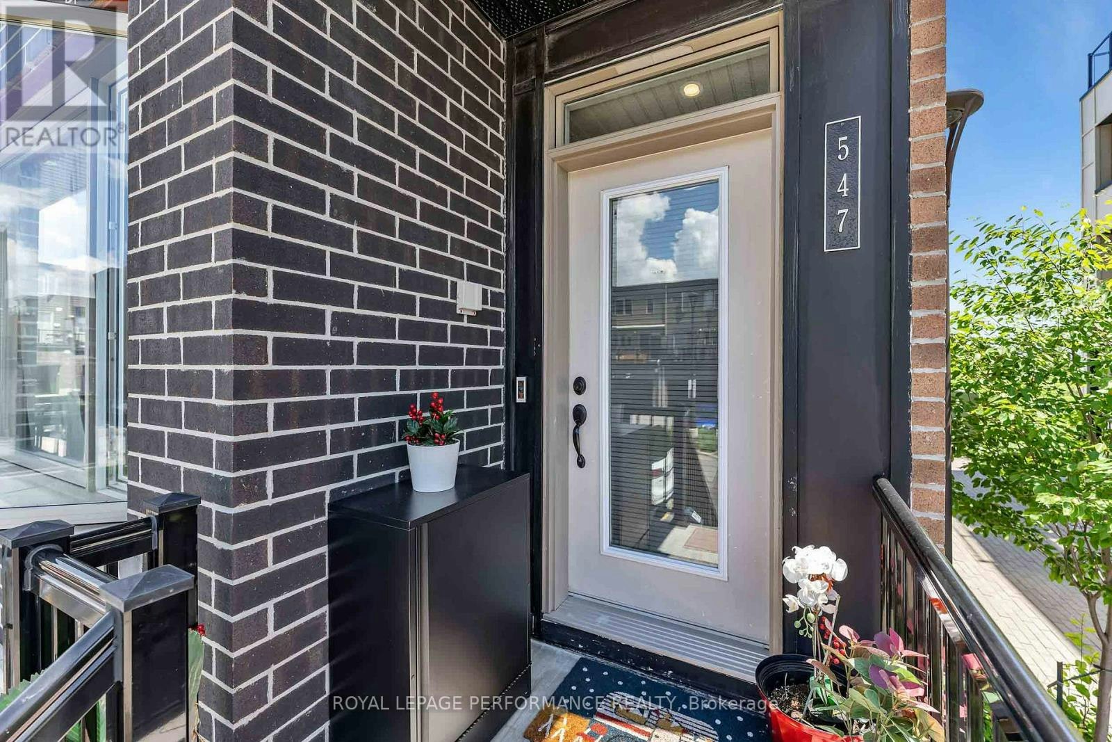 547 Ozawa Private, Ottawa, ON, K1K 4Z8 - 3