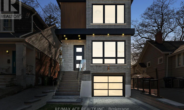 122 Warden Avenue