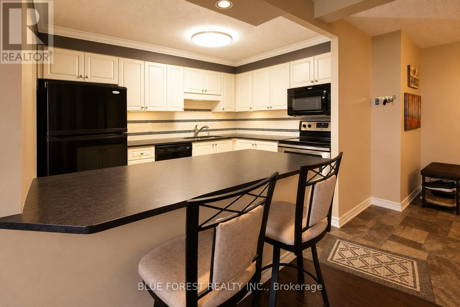 303-323 Colborne Street, London, ON, N6B 3N8 - 6