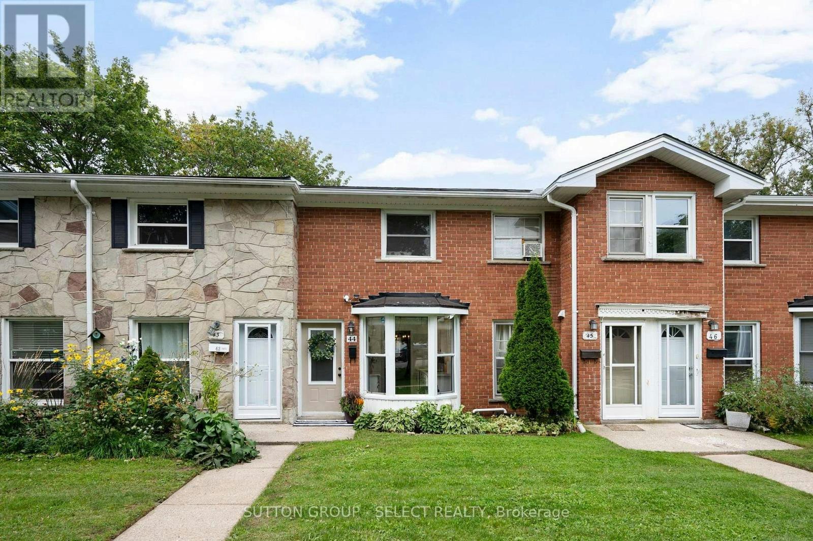 30-44 Arbour Glen Crescent, London, ON, N5Y 1Z9