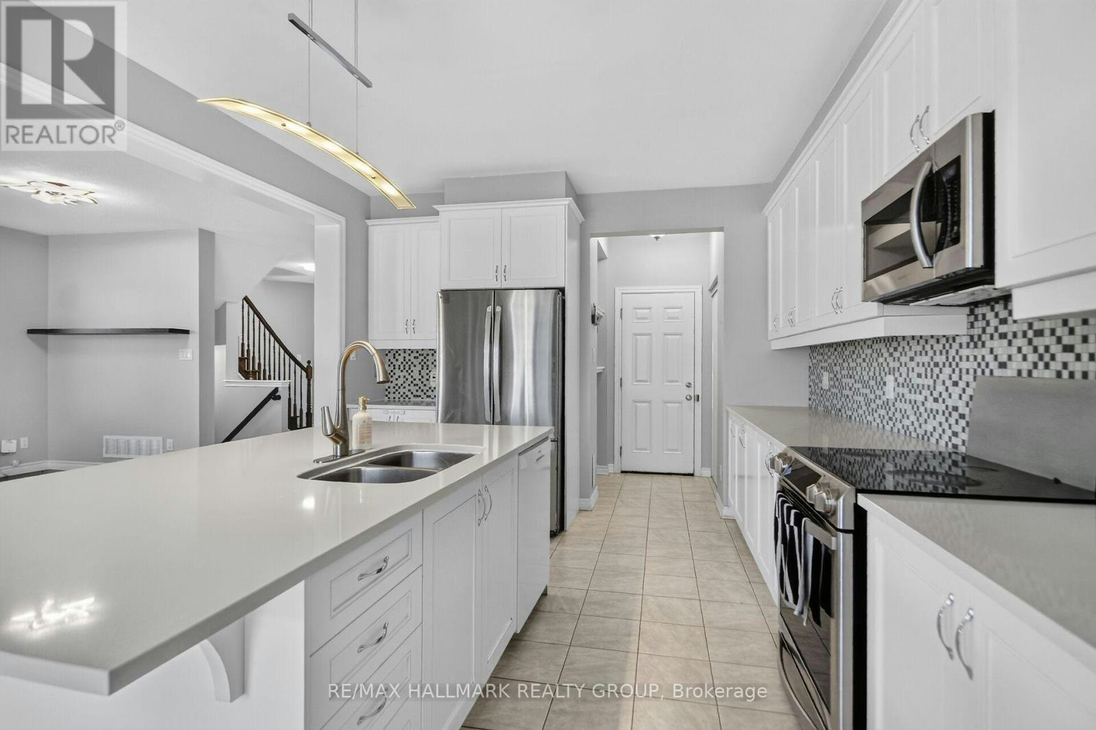 18 Sweetbay Circle, Ottawa, ON, K2S 0W8 - 14