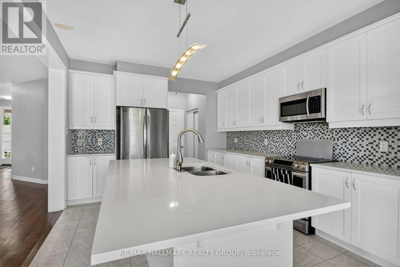 18 Sweetbay Circle, Ottawa, ON, K2S 0W8 - 12