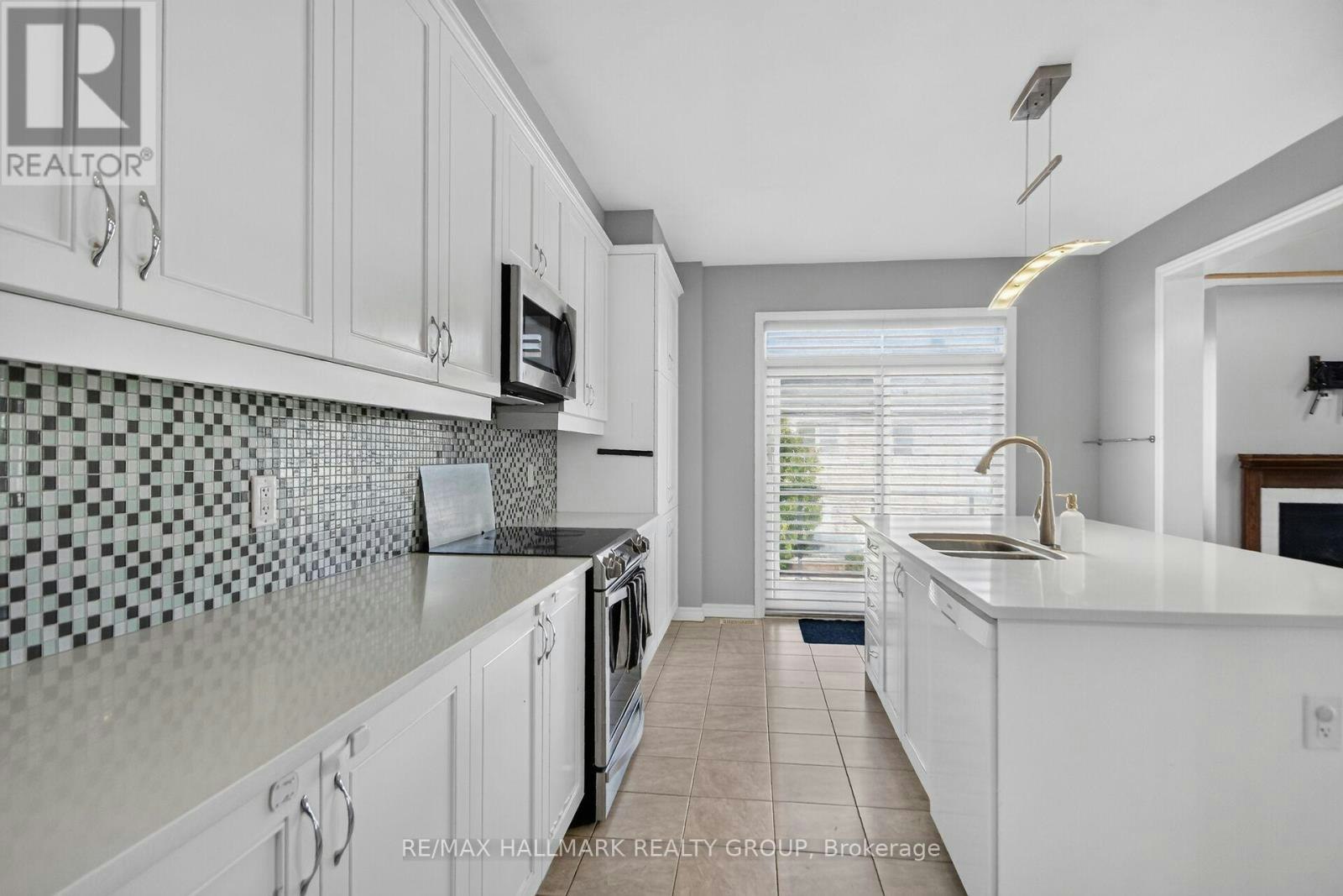18 Sweetbay Circle, Ottawa, ON, K2S 0W8 - 15